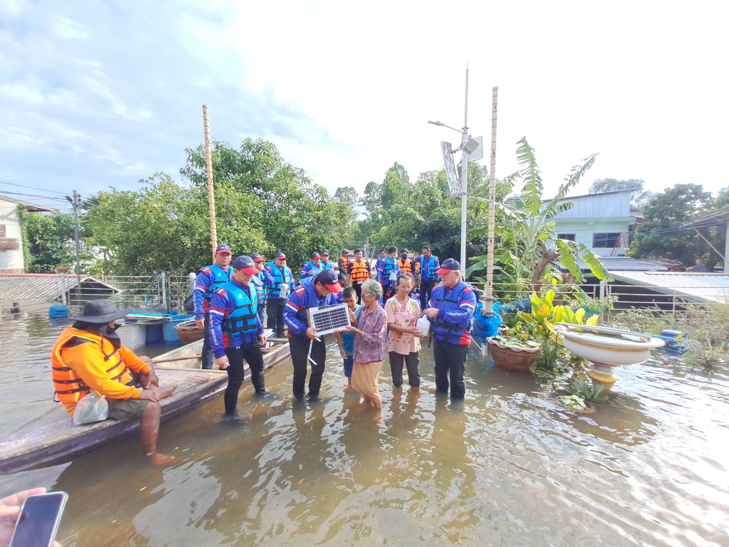 ทิพยประกันภัย จัดทีมลงพื้นช่วยเหลือผู้ประสบภัยน้ำท่วม จ.อุบลราชธานี อย่างต่อเนื่อง