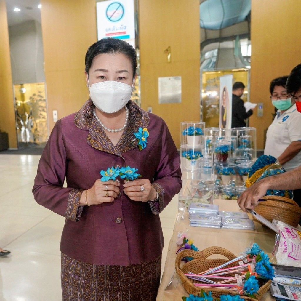 ปลัดกระทรวงวัฒนธรรม ร่วมสนับสนุนดอกแก้วกัลยา ดอกไม้พระราชทาน สัญลักษณ์คนพิการ