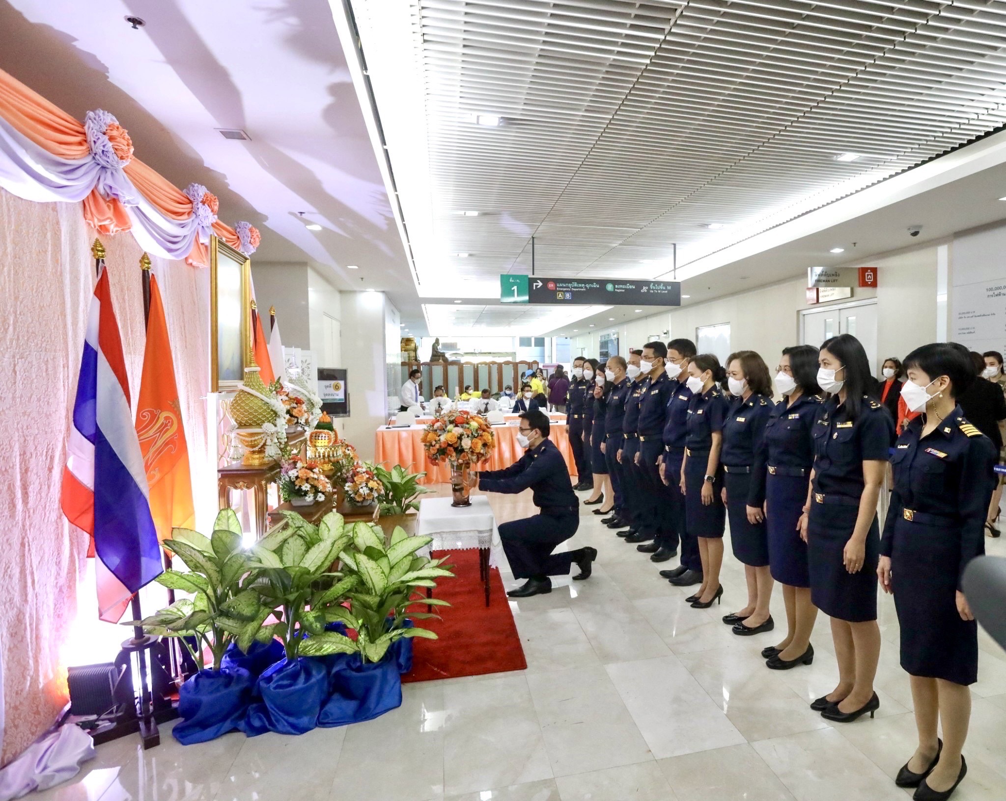 เลขาธิการ คปภ. นำคณะผู้บริหาร สำนักงาน คปภ. ทูลเกล้าฯถวายแจกันดอกไม้และลงนามถวายพระพร สมเด็จพระเจ้าลูกเธอ เจ้าฟ้าพัชรกิติยาภา นเรนทิราเทพยวดี กรมหลวงราชสาริณีสิริพัชร มหาวัชรราชธิดา
