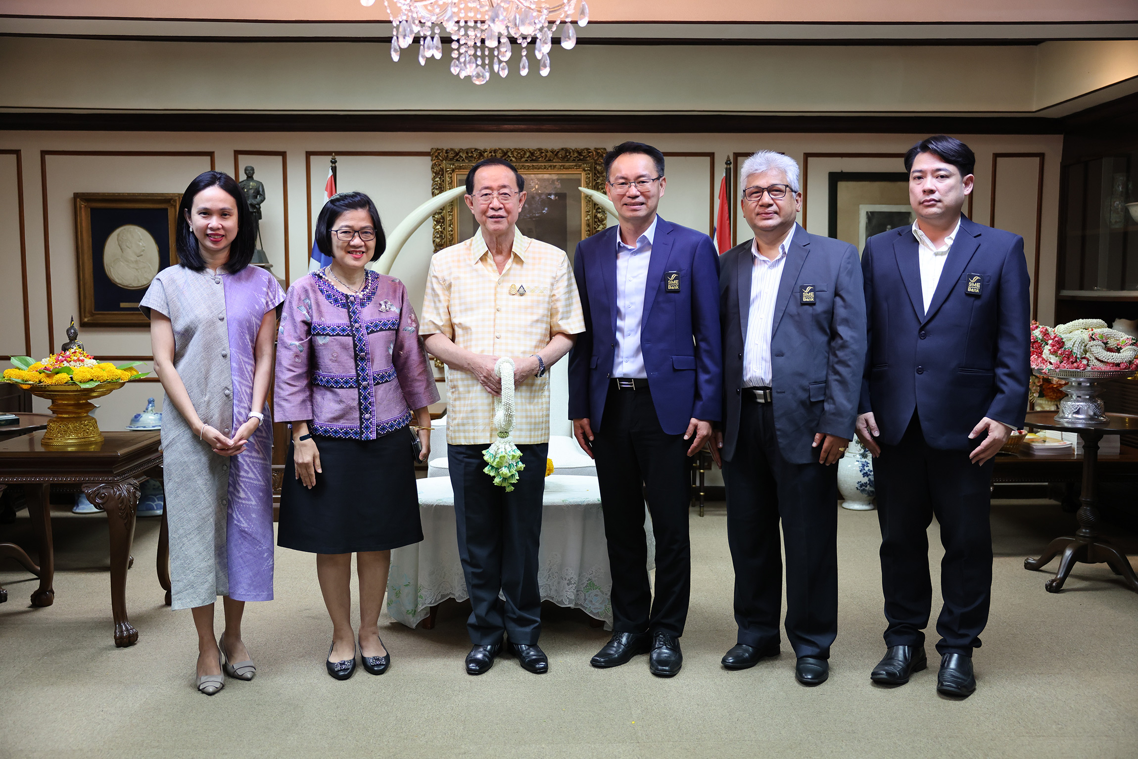 ธพว. รดน้ำดำหัว นายอาคม เติมพิทยาไพสิฐ รมว.คลัง เนื่องในเทศกาลสงกรานต์