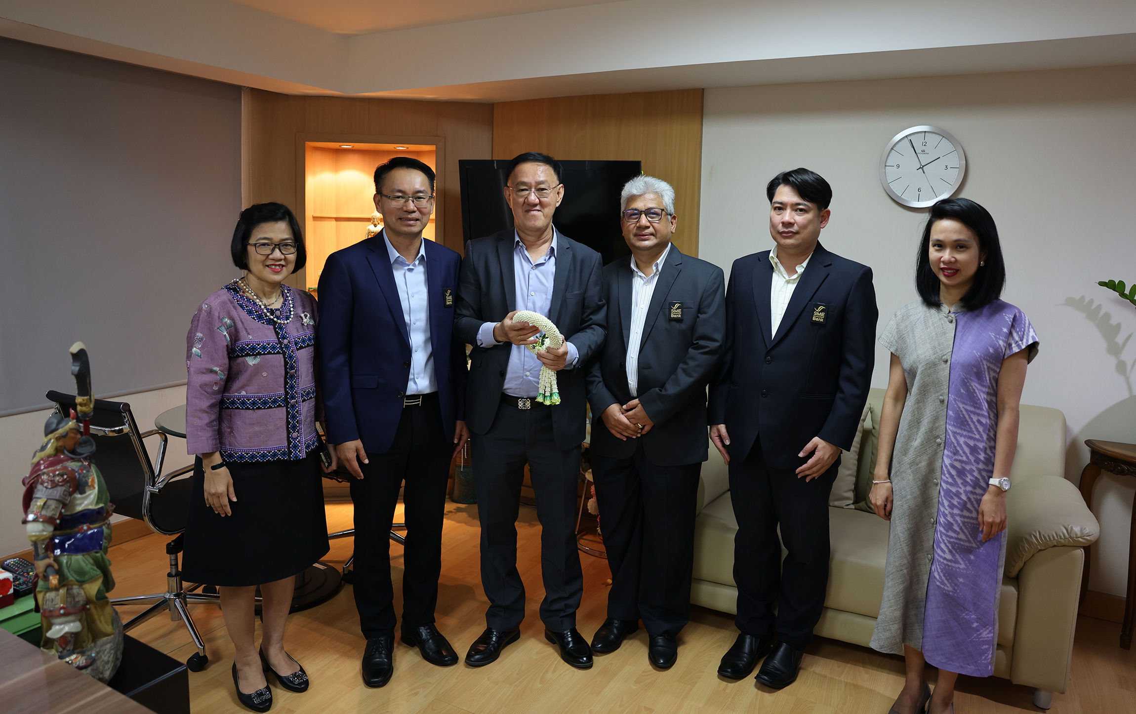 ธพว. สืบสานประเพณีไทย รดน้ำขอพร ‘ประธานกรรมการบริหาร’ เนื่องในโอกาสเทศกาลปีใหม่ไทยและวันสงกรานต์ ปี 2566