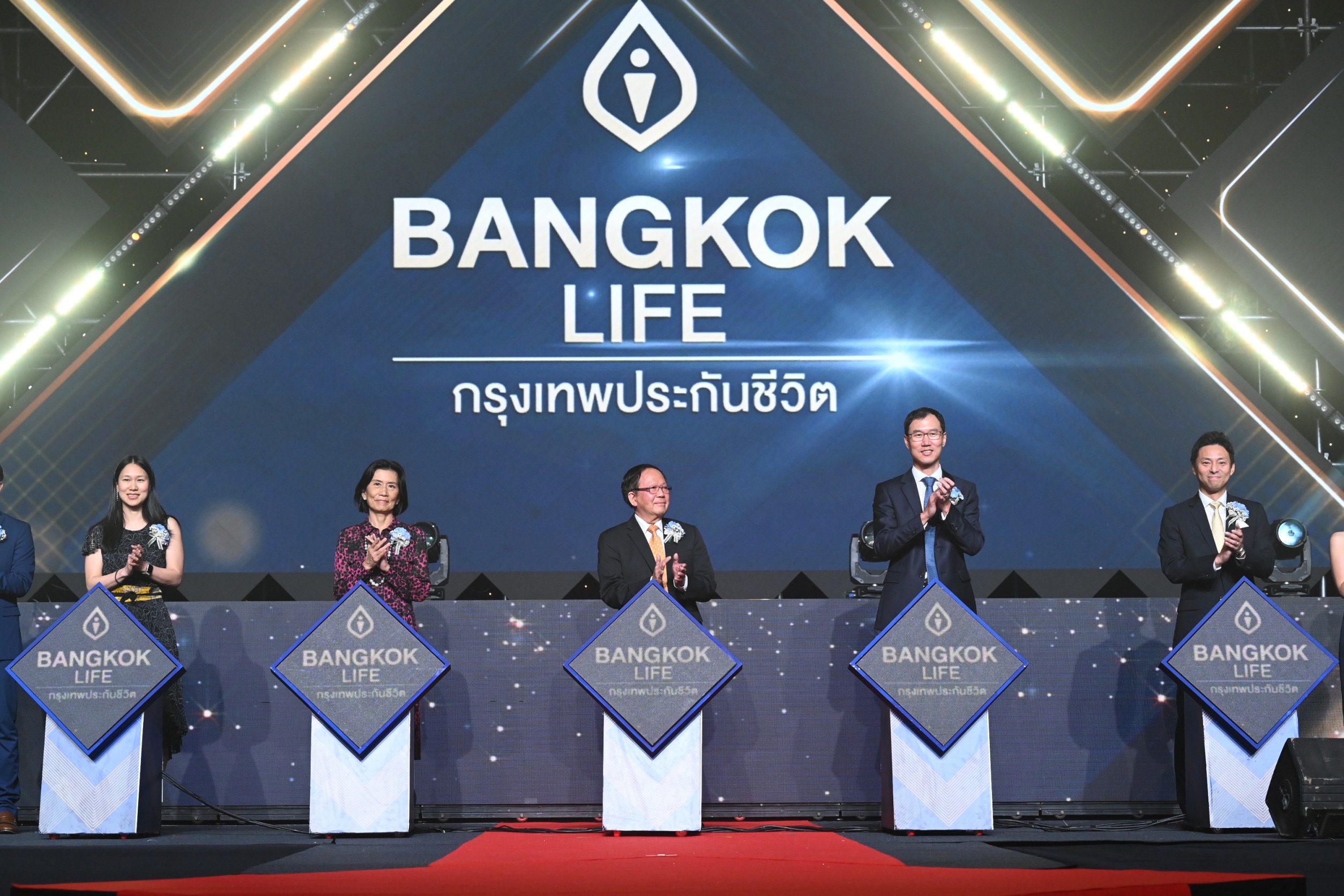 กรุงเทพประกันชีวิต จัดพิธีมอบรางวัลเชิดชูเกียรติสุดยอดนักขายในงาน Bangkok Life Agency Annual Awards 2022 “The Reflection of Pride” ภาพสะท้อนแห่งความภาคภูมิใจและความสำเร็จ