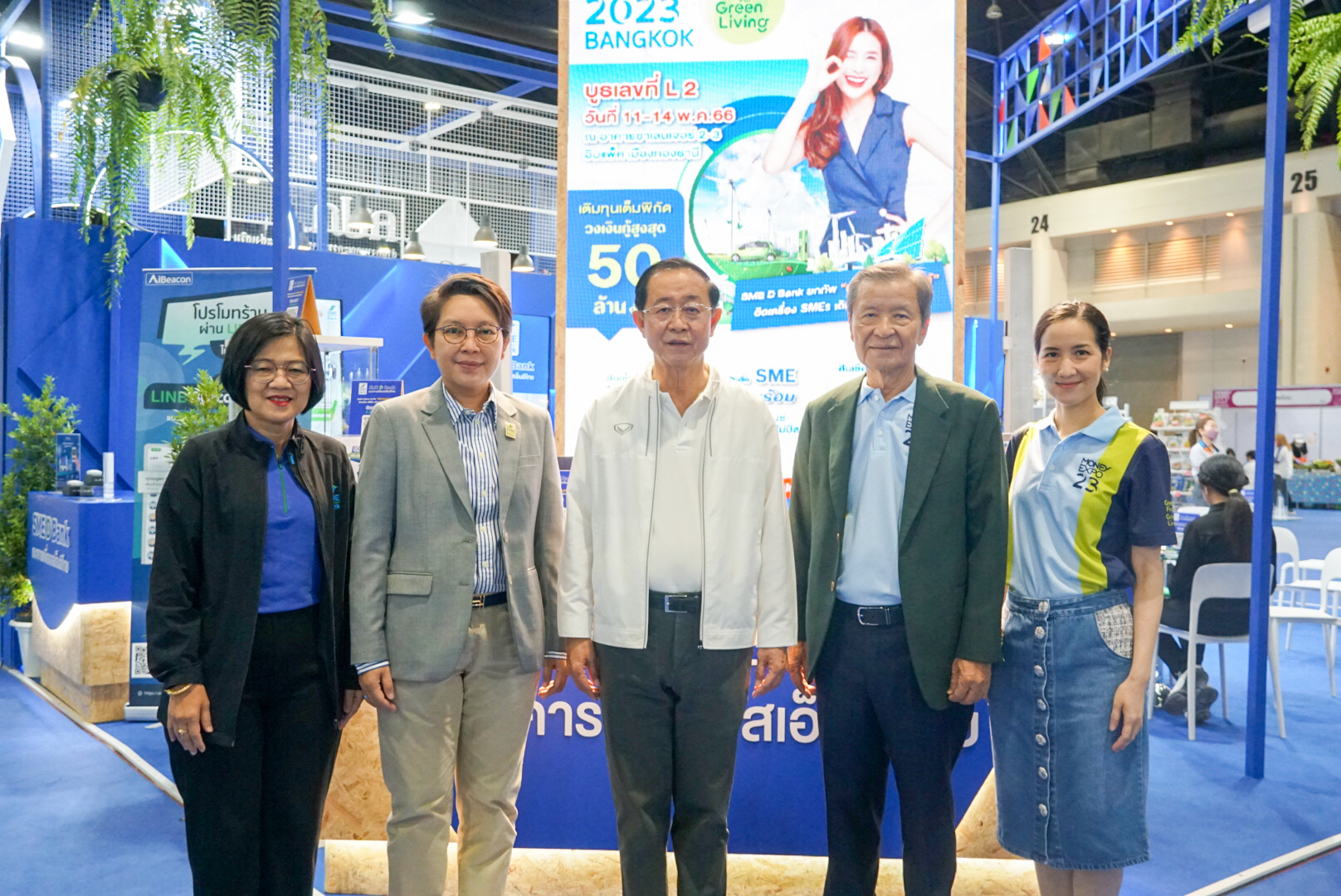 รมว.คลัง เยี่ยมชมบูธ  SME D Bank ในงานมหกรรมการเงิน กรุงเทพฯ ชูธงบริการ “เติมทุนคู่พัฒนา” หนุนเอสเอ็มอีไทยเติบโตเข้มแข็งยั่งยืน