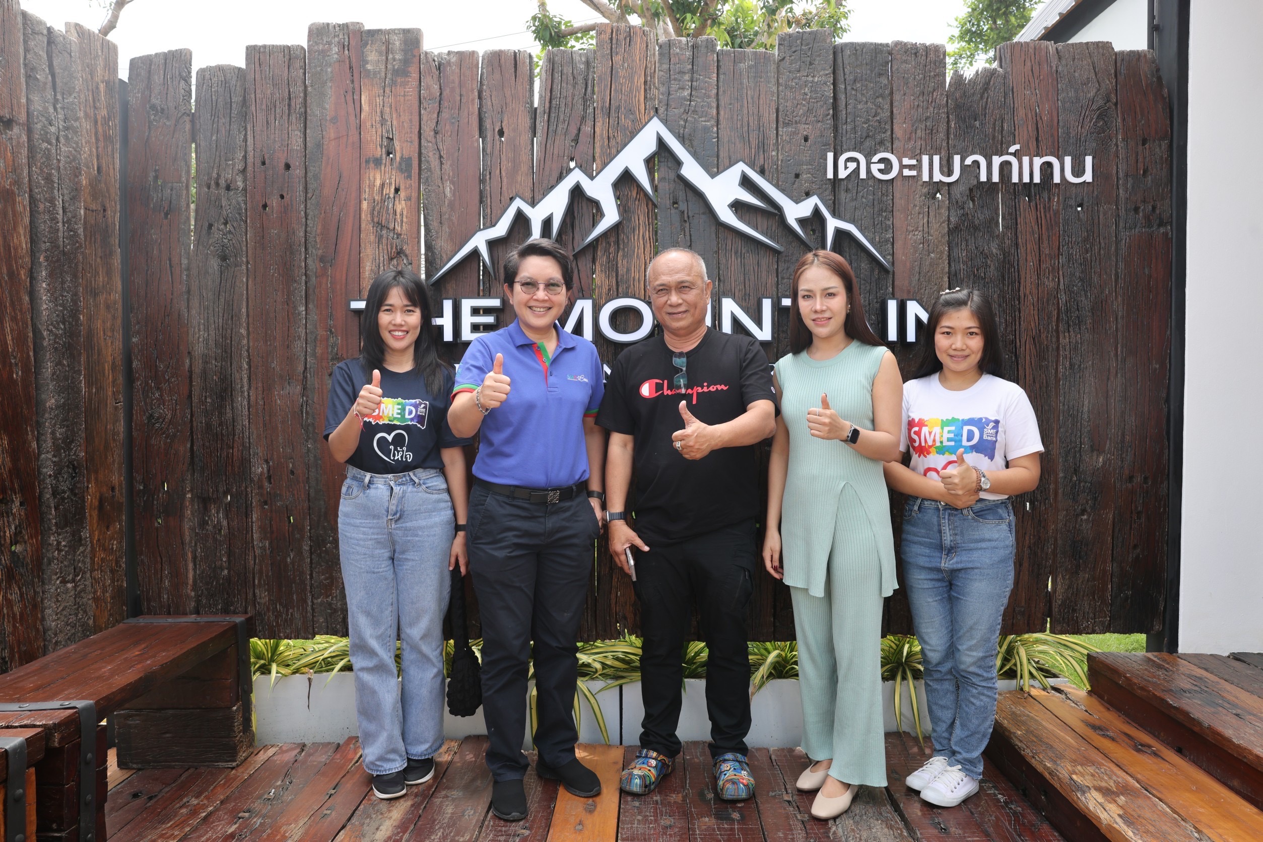 SME D Bank ลงพื้นที่เยี่ยมชมกิจการลูกค้า จ.สกลนคร ชูธง ‘เติมทุนคู่พัฒนา’ เสริมศักยภาพผู้ประกอบการสู่ความสำเร็จยั่งยืน