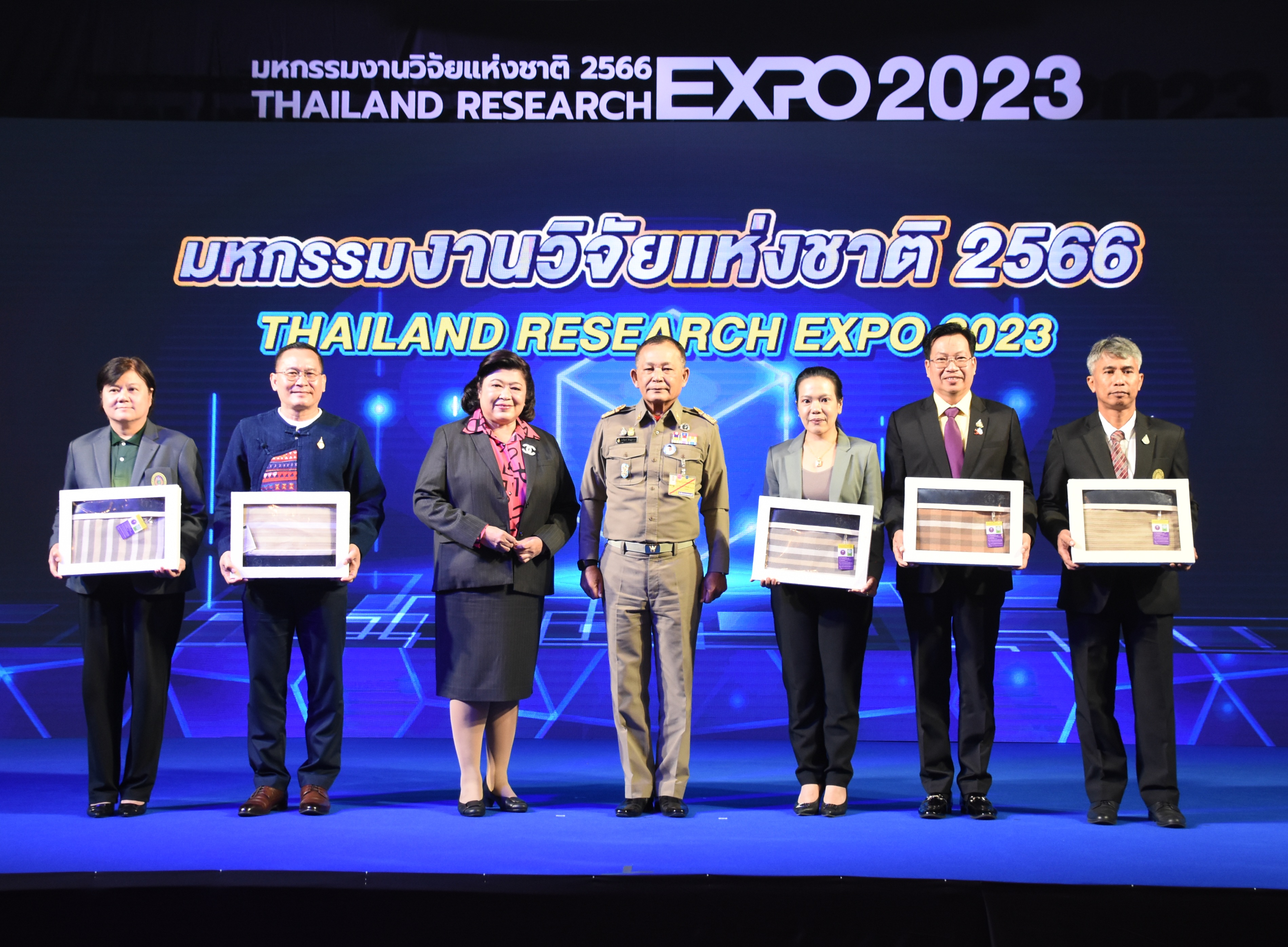พลเอกดาว์พงษ์ องคมนตรี ปาฐกถาพิเศษ สร้างแรงบันดาลใจ วิศวกรสังคมและนวัตกรรมสังคม เพื่อการพัฒนาทรัพยากรมนุษย์ที่ยั่งยืน ในงานมหกรรมงานวิจัยแห่งชาติ ปี 66 ที่ วช. จัดขึ้น