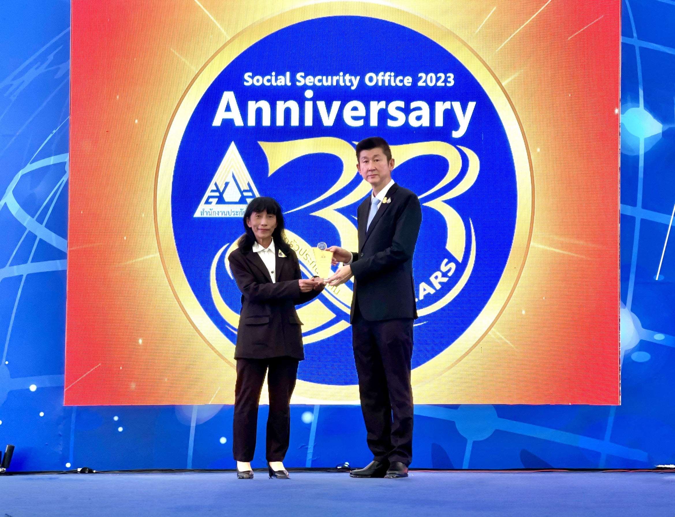 ฟอลคอนประกันภัย เข้ารับรางวัลสถานประกอบการต้นแบบ ประจำปี 2566 ตอกย้ำการเป็นองค์กรที่ให้ความสำคัญในการส่งเสริมคุณภาพชีวิตพนักงานและสวัสดิการแรงงานอย่างยั่งยืน