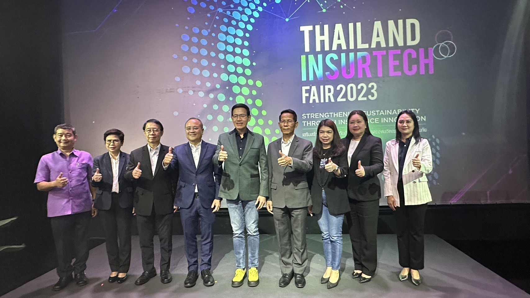 คปภ. ปลื้มงาน TIF 2023 ประสบความสำเร็จอย่างงดงาม มีผู้เข้าร่วมกว่าสองแสนคน ยอดซื้อประกันภัยในงานทะลุกว่าหนึ่งพันล้านบาท ตั้งเป้ายกระดับสู่งานระดับระหว่างประเทศ ช่วยสร้างไทยเป็นสตาร์ทอัพฮับทางด้าน InsurTech ของภูมิภาคอาเซียนในอนาคตอันใกล้