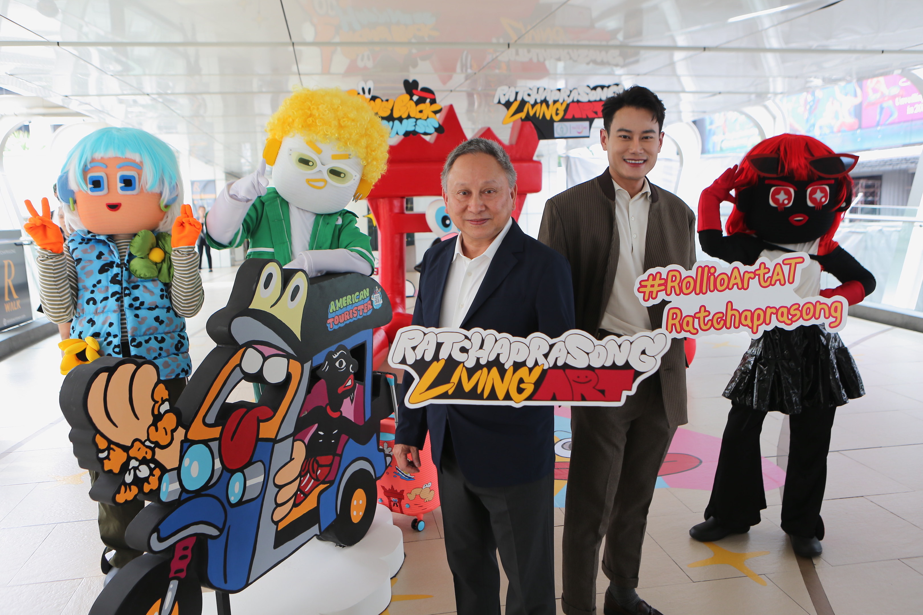 ราชประสงค์จับมือ American Tourister เปิดตัว New Art Destination กับผลงาน Interactive Street Art จาก ‘Sahred Toy’ บน Skywalk ครั้งแรกของเมืองไทย ในแคมเปญ The Ratchaprasong Living Art 2023 ภายใต้คอนเซ็ปต์ ‘Bring Back Happiness @Ratchaprasong’