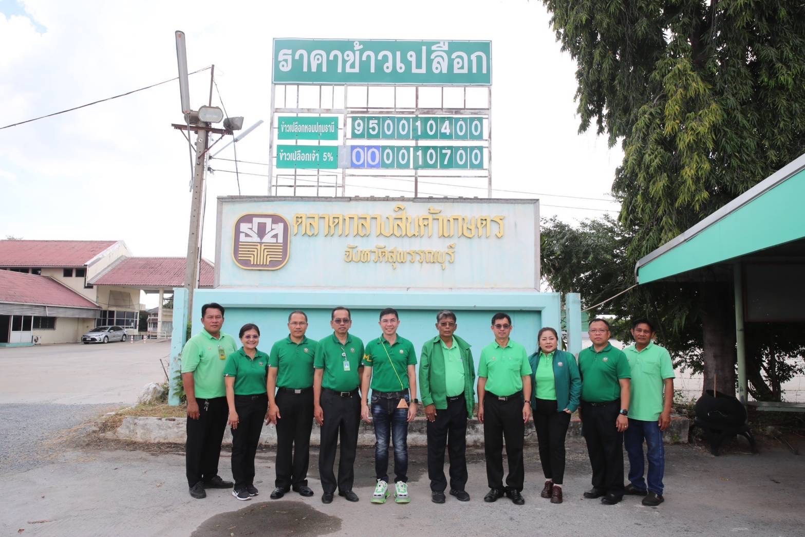 ผู้จัดการ ธ.ก.ส. ตรวจเยี่ยมการดำเนินงานมาตรการพักชำระหนี้ จังหวัดสุพรรณบุรี