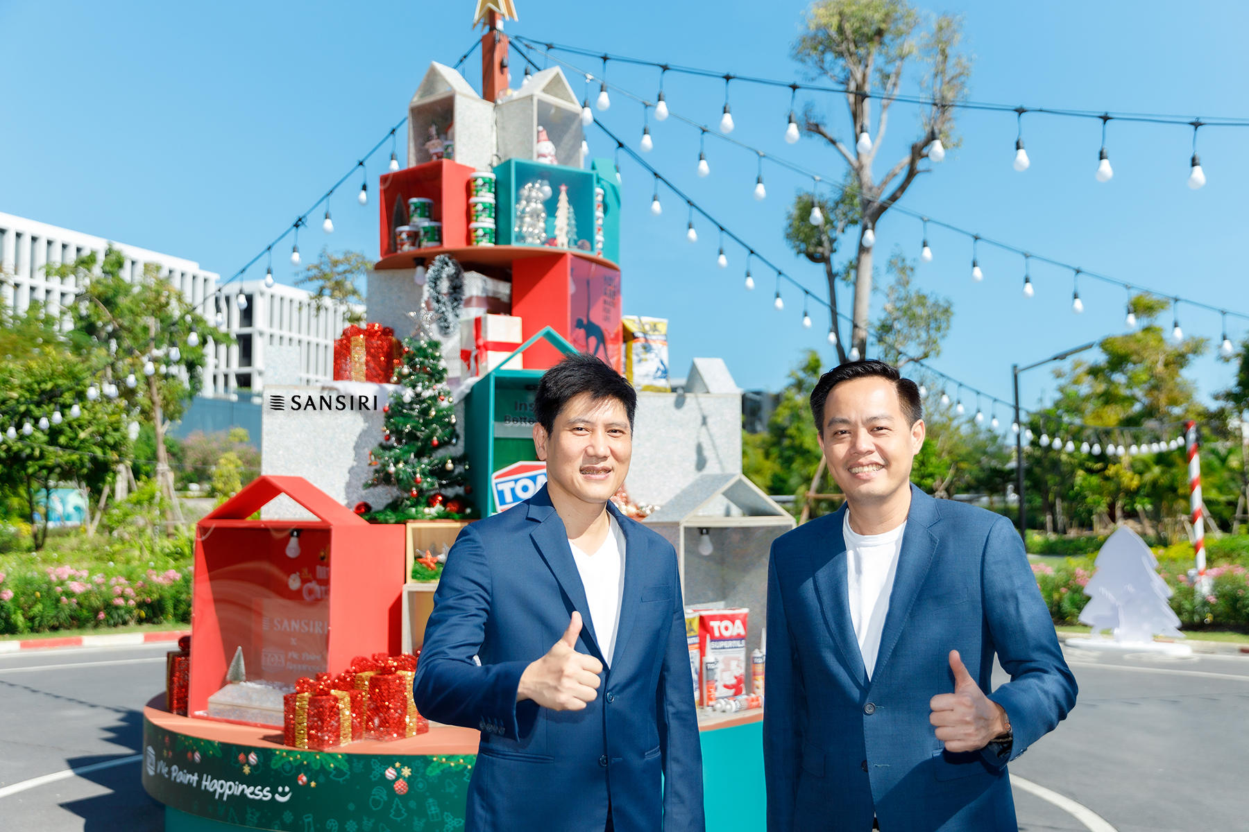 TOA และ แสนสิริ ตอกย้ำผู้นำรักษ์โลก ‘ต้องไม่ใช่แค่ทางเลือก’ เนรมิตต้นคริสต์มาสยักษ์จากกล่องนมขยะรีไซเคิล บนพื้นที่คอมมูนิตี้สีเขียว Sansiri Backyard