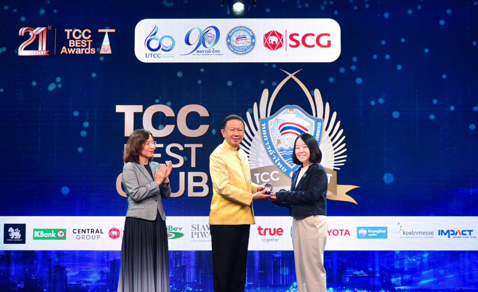 กรุงเทพประกันชีวิต รับมอบเข็มกลัดชมรมจรรยาบรรณหอการค้าไทย ปี 2566 ตอกย้ำการยึดมั่นในหลักธรรมาภิบาล พร้อมนำองค์กรสู่ความยั่งยืน