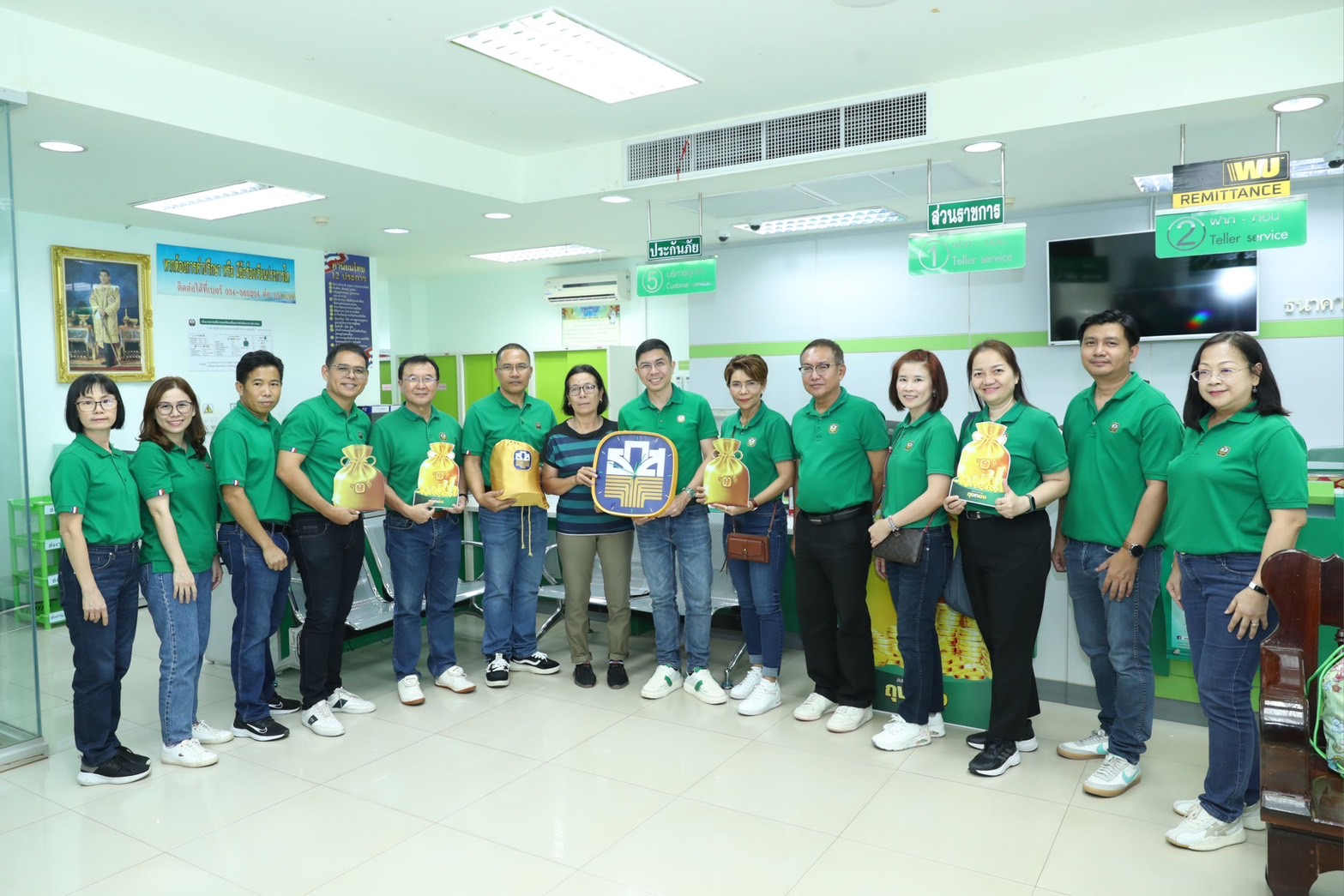 ธ.ก.ส. ขน 60 ล้านขึ้นรถไฟไปไทรโยค มอบรางวัล Grand Prize สลาก ธ.ก.ส. ชุดถุงทอง จังหวัดกาญจนบุรี