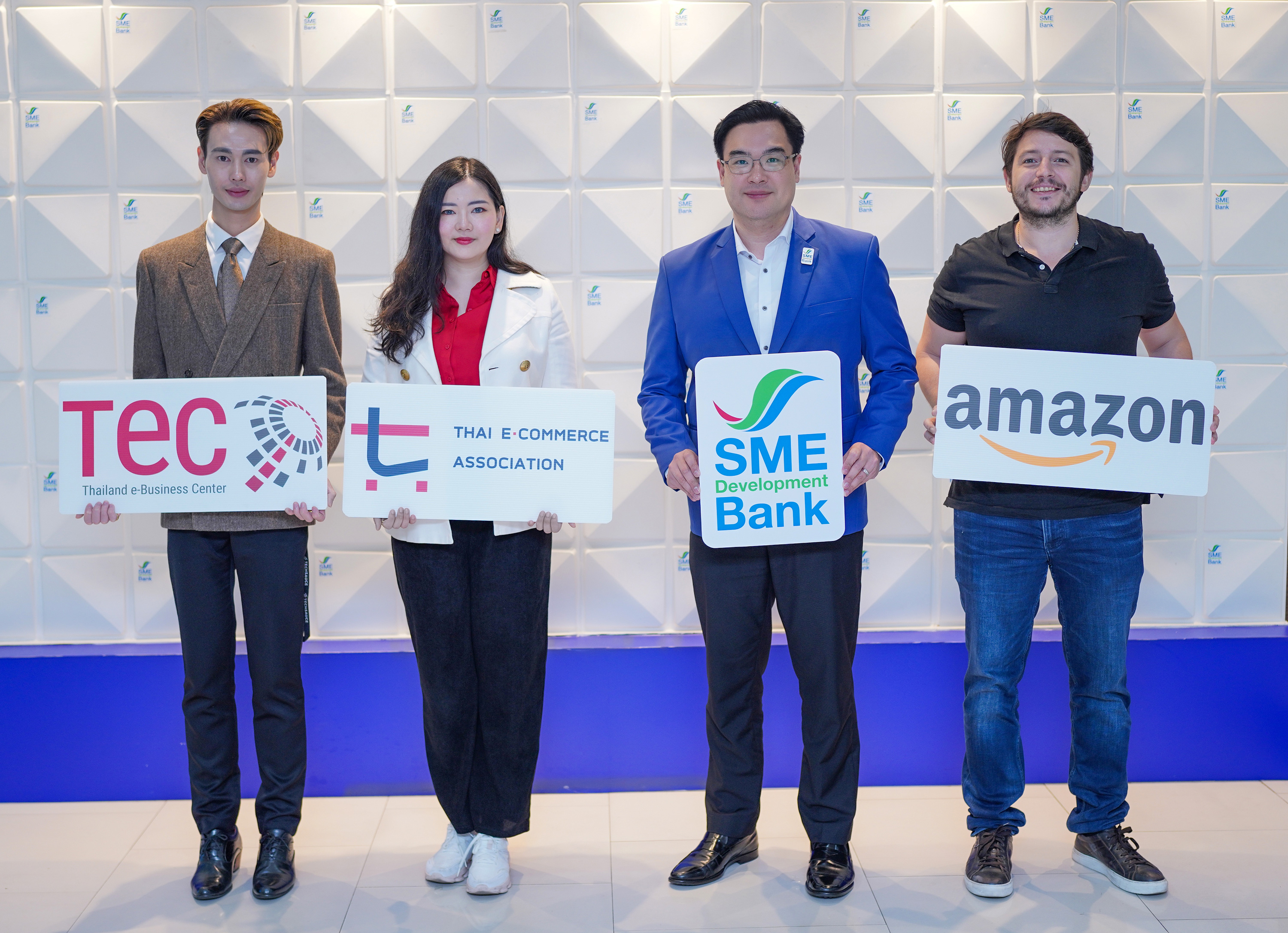 SME D Bank เปิดประตูเอสเอ็มอีไทยยกระดับสู่ตลาดโกลบอล จับมือพันธมิตร ไขเคล็ดลับพาสินค้าขายบน amazon.com ฟรี!  