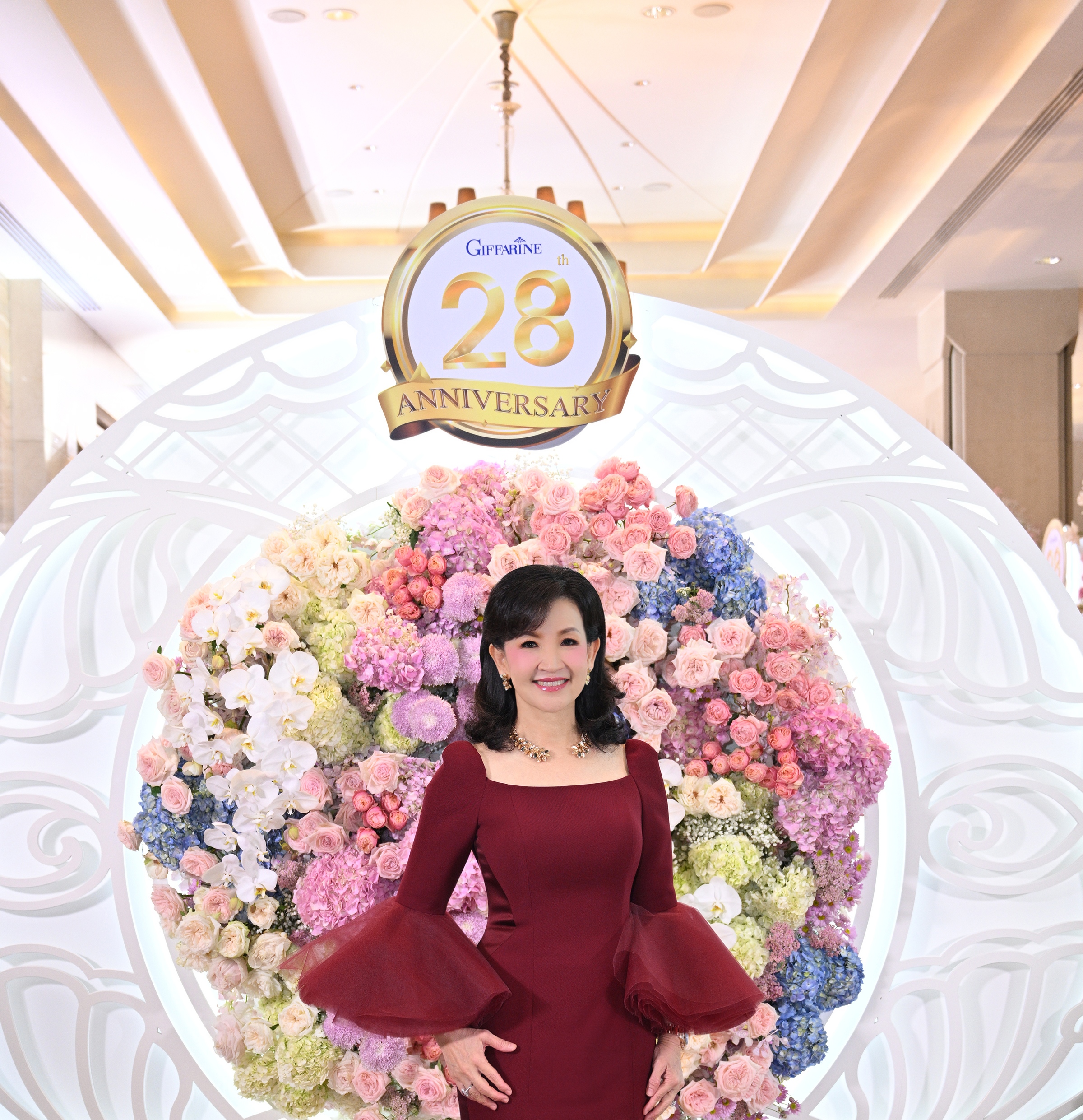 “หมอต้อย” นำทัพฉลองยิ่งใหญ่ “กิฟฟารีน 28 ปี”