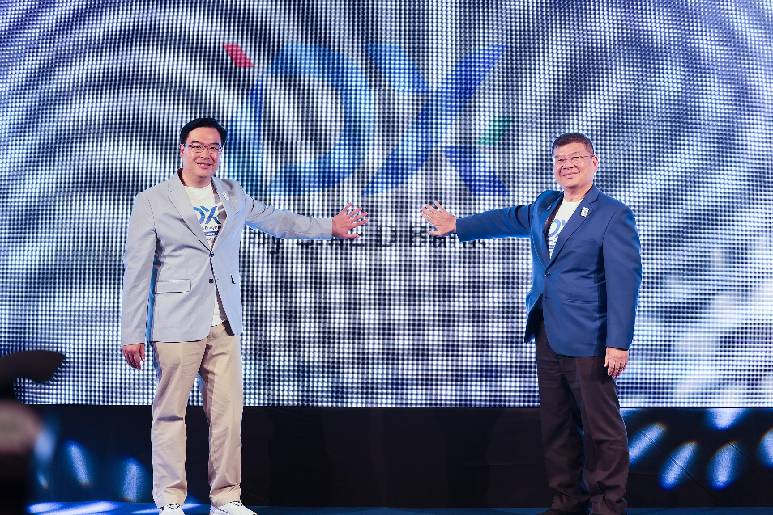SME D Bank เปิดตัวแพลตฟอร์มสุดเจ๋ง ‘DX’ อัพสกิลเอสเอ็มอีไทย ทะยานสู่ยุคดิจิทัล ผนึกกำลังพันธมิตรรัฐ-เอกชน จัดเต็มบริการเสริมแกร่งธุรกิจ ตอบครบจบในจุดเดียว