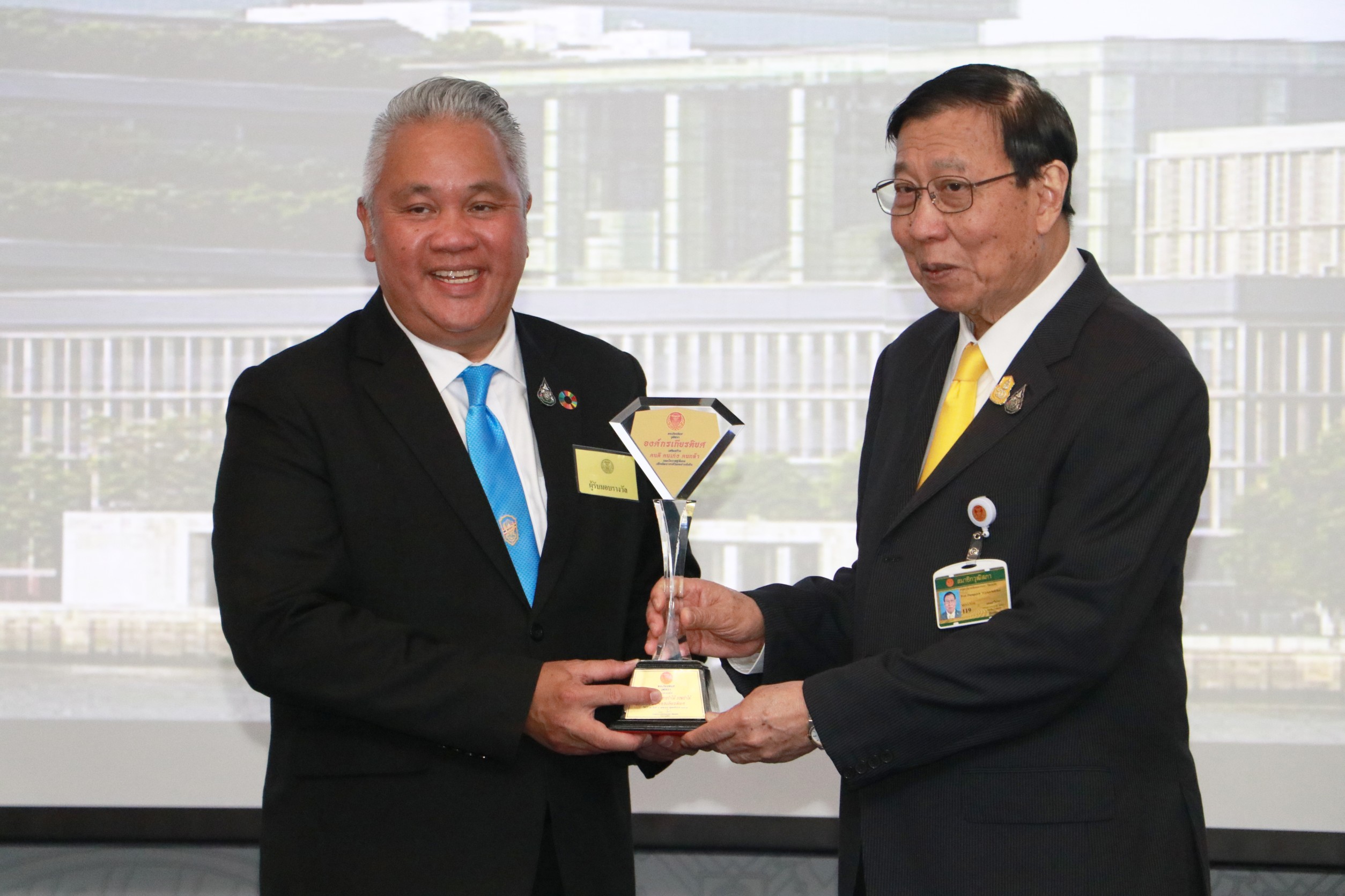 การเคหะแห่งชาติคว้ารางวัล “องค์กรเกียรติยศต้นแบบ” ในงาน “หอเกียรติยศ 2567 วุฒิสภา”