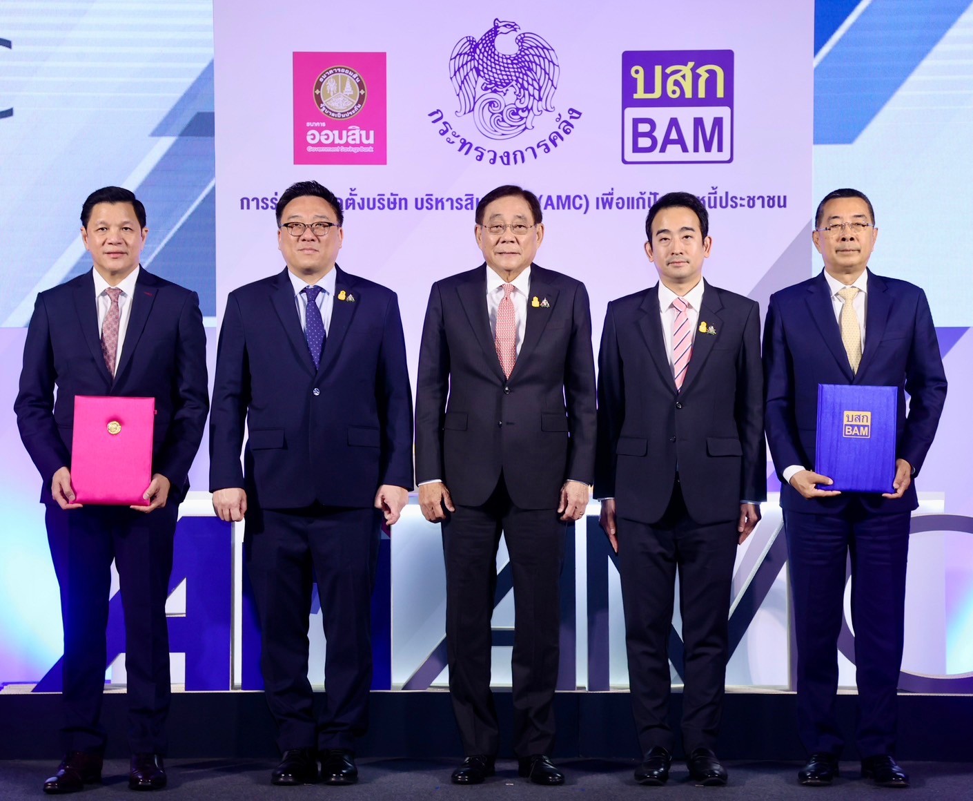 ออมสิน ผนึก BAM ร่วมทุน 1,000 ล้านบาท ตั้ง บริษัท บริหารสินทรัพย์อารีย์ จำกัดประเดิม รับซื้อและโอนหนี้เสียลูกหนี้ออมสิน ไตรมาส 3 ปี 2567ลูกหนี้รายย่อย SMEs และหนี้บัตรเครดิต ได้รับความช่วยเหลือกว่า 500,000 บัญชี