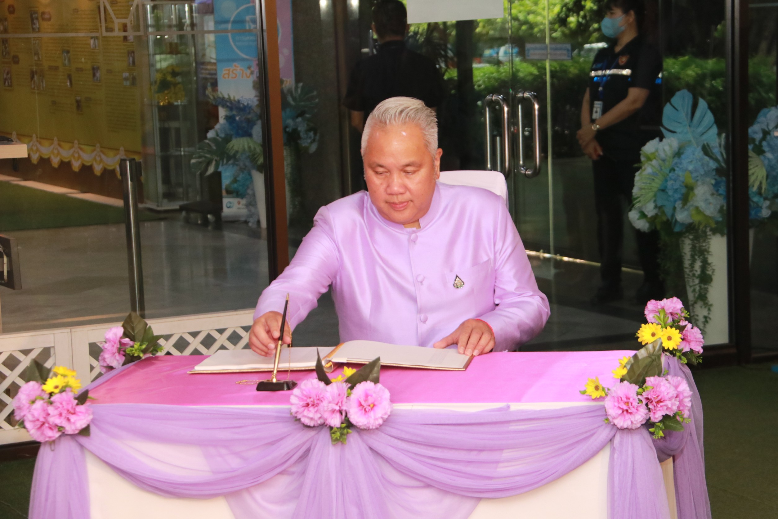 การเคหะแห่งชาติถวายพระพรชัยมงคล สมเด็จพระนางเจ้าสุทิดา พัชรสุธาพิมลลักษณ พระบรมราชินี