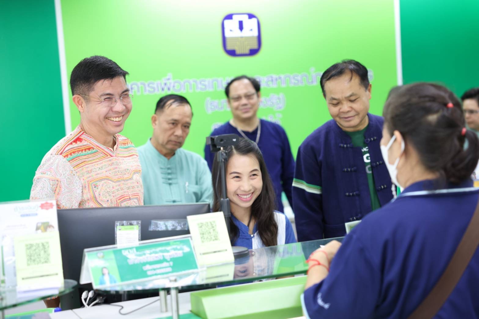 ผู้จัดการ ธ.ก.ส. ตรวจเยี่ยมให้กำลังใจพนักงานและลูกค้าในจังหวัดพะเยา