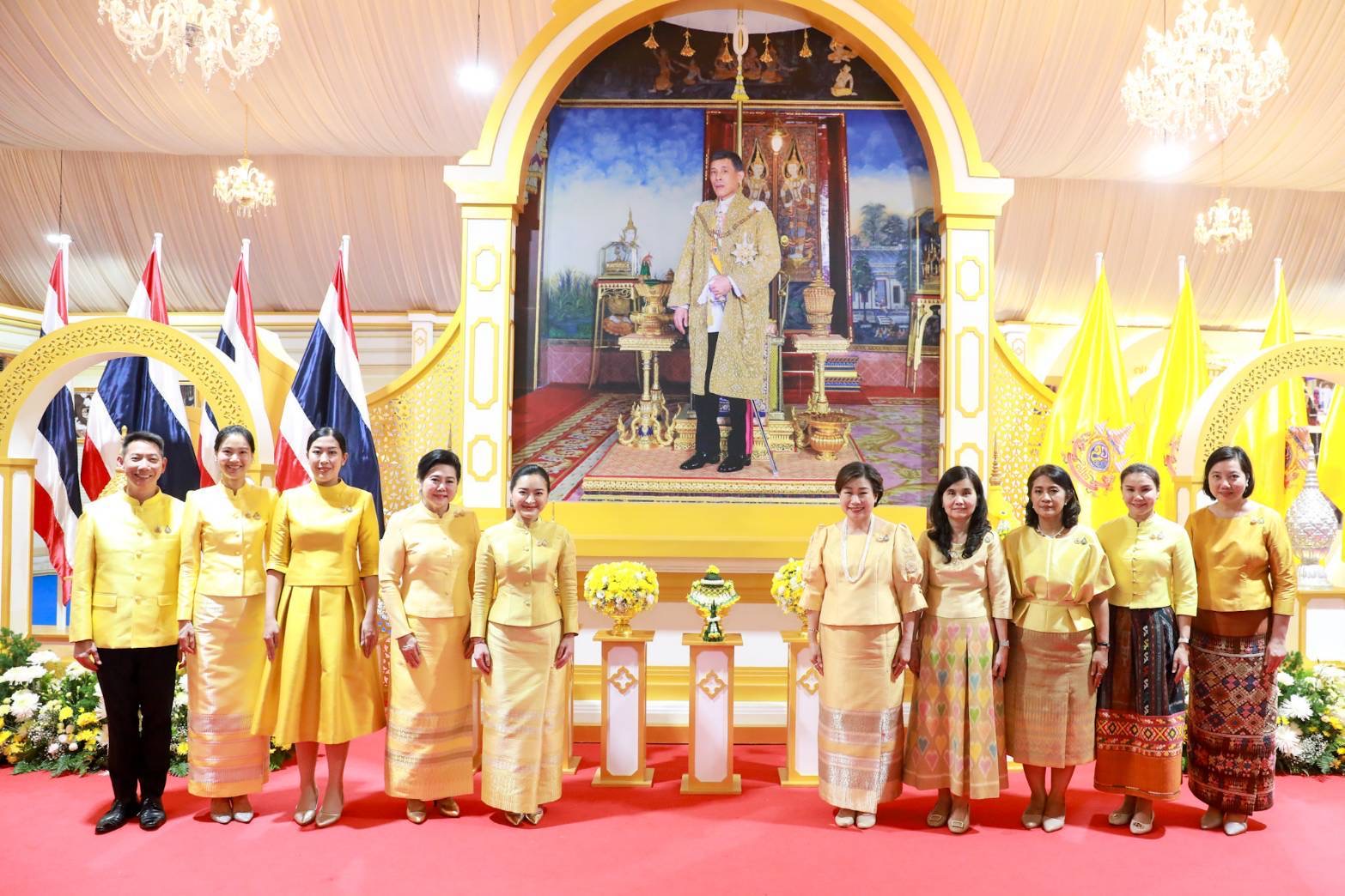 “รมว.สุดาวรรณ” ประธานเปิดงานมหรสพสมโภช เฉลิมพระเกียรติพระบาทสมเด็จพระเจ้าอยู่หัว จัดอย่างยิ่งใหญ่ โชว์ 26 ริ้วขบวนเฉลิมพระเกียรติวิจิตรงดงาม ตระการตากับการแสดงโดรนเฉลิมพระเกียรติ 1,200 ลำ แปรขบวนแสดงพระราชกรณียกิจเพื่อประโยชน์สุขพสกนิกรชาวไทย ชวนชมการแสดงศิลปวัฒนธรรม ดนตรีไทย