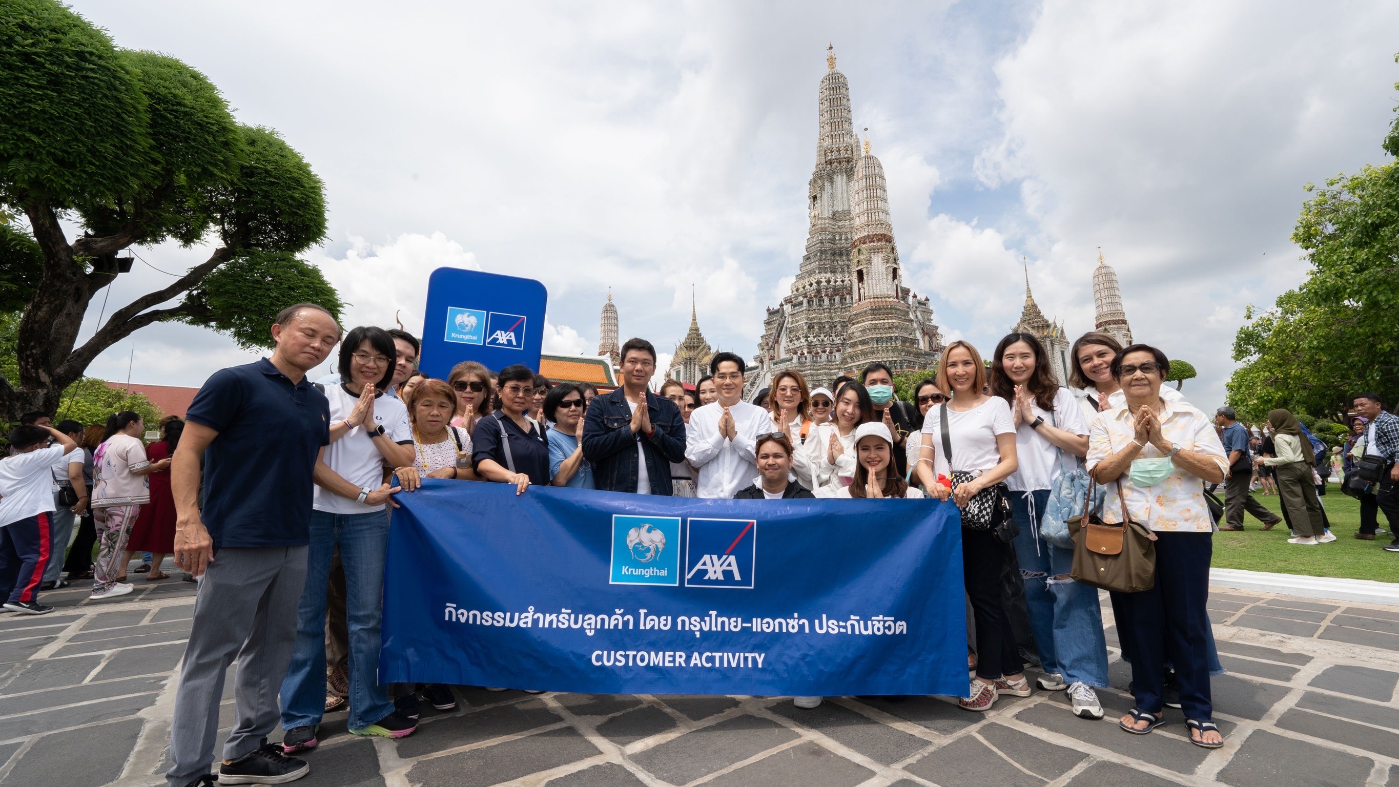 กรุงไทย–แอกซ่า ประกันชีวิต เอาใจลูกค้า จัดกิจกรรมสุดเอ็กซ์คลูซีฟ พาไหว้พระเสริมดวงครึ่งปีหลังกับหมอช้างทศพร ศรีตุลา