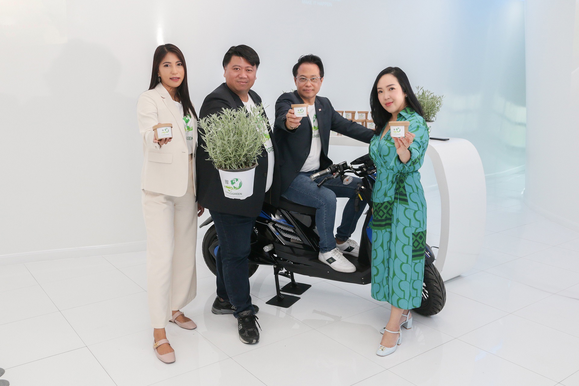 ทิพยประกันภัย ตอกย้ำความเป็นผู้นำด้าน ESG เปิดตัวโครงการ “TIP GO GREEN” มอบชุดต้นไม้ฟอกอากาศแก่ลูกค้าที่ทำการเคลมประกันภัย