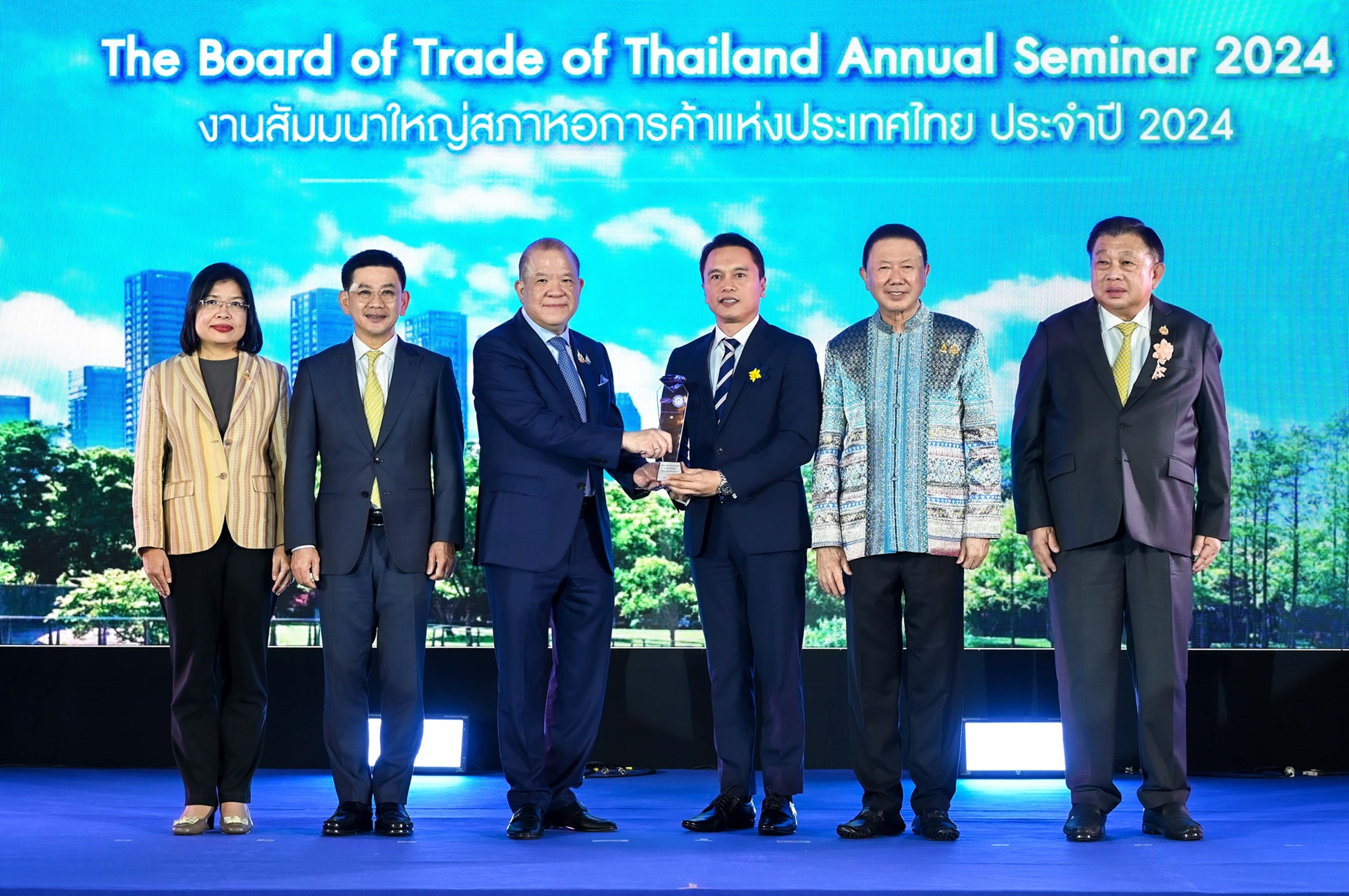 “สมาคมธุรกิจรับสร้างบ้าน” รับรางวัลสมาคมการค้ายอดเยี่ยม ประจำปี 2567
