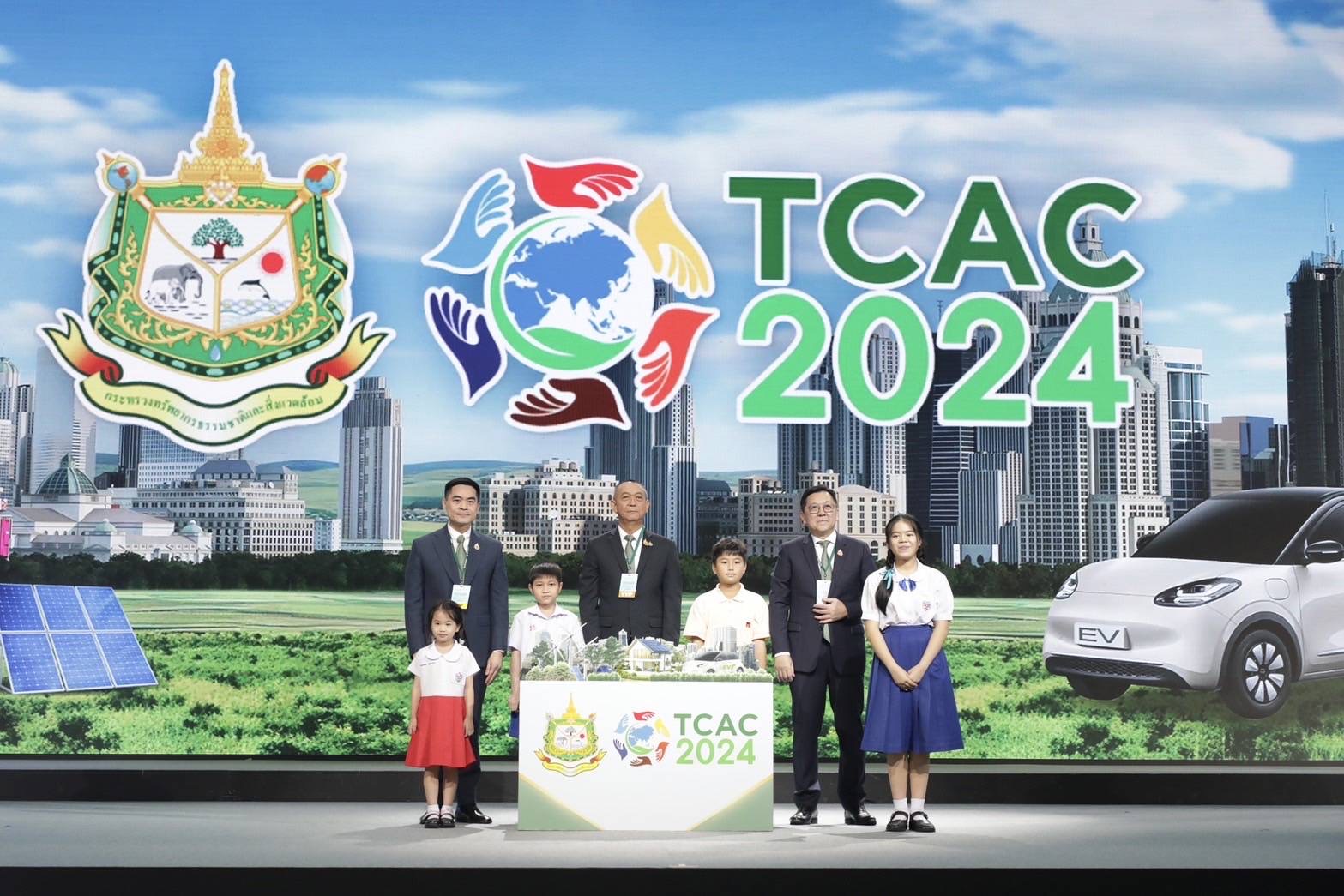 ดร.เฉลิมชัย เปิดเวที TCAC 2024 การประชุมภาคีการขับเคลื่อนการปฏิบัติงานด้านการเปลี่ยนแปลงสภาพภูมิอากาศของไทย ครั้งที่ 3 “เร่งเปลี่ยนผ่าน สานพลังภาคี สู่สังคมที่เป็นมิตรต่อภูมิอากาศ”