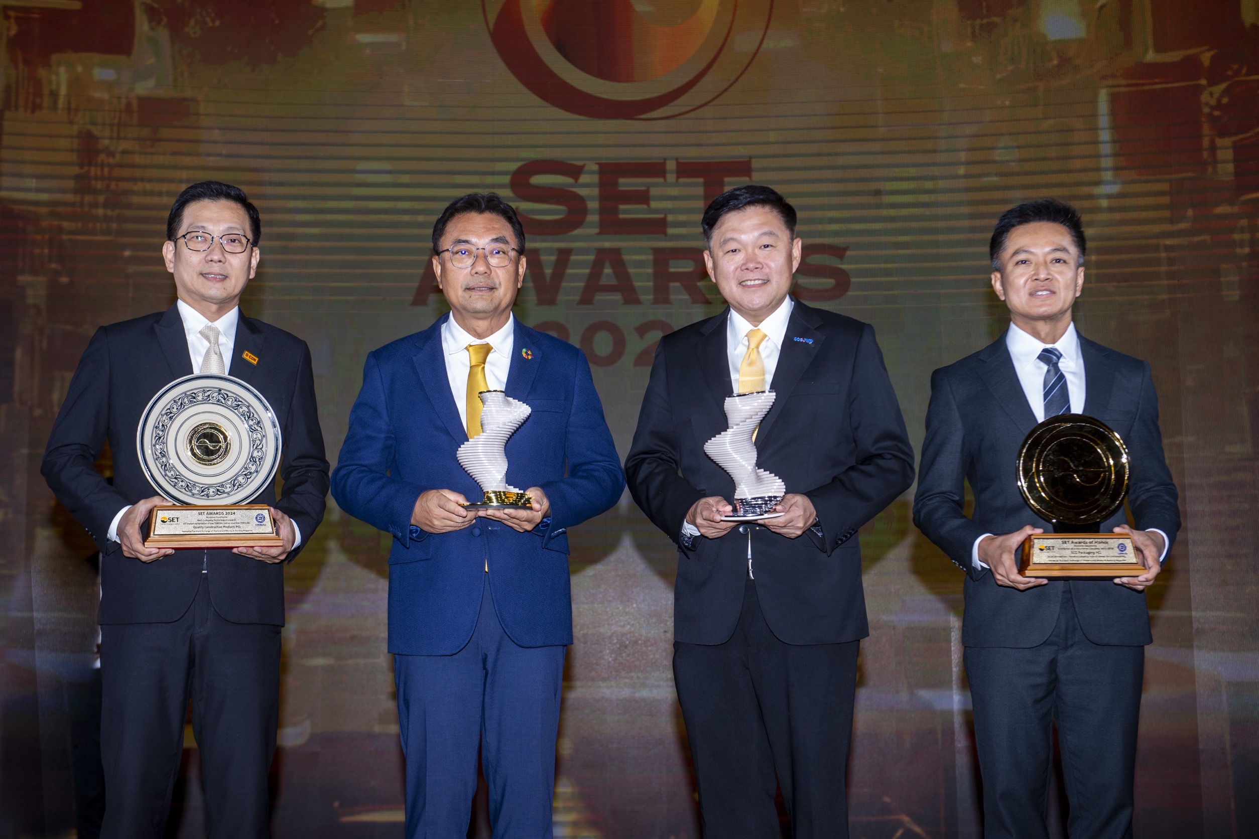 เอสซีจีรับรางวัลเกียรติยศด้านความยั่งยืนกลุ่ม Sustainability Excellence 7 ปีซ้อน พร้อมบริษัทในกลุ่ม SCGP, SCGJWD และ Q-CON คว้ารวม 5 รางวัล ในงาน SET AWARDS 2024
