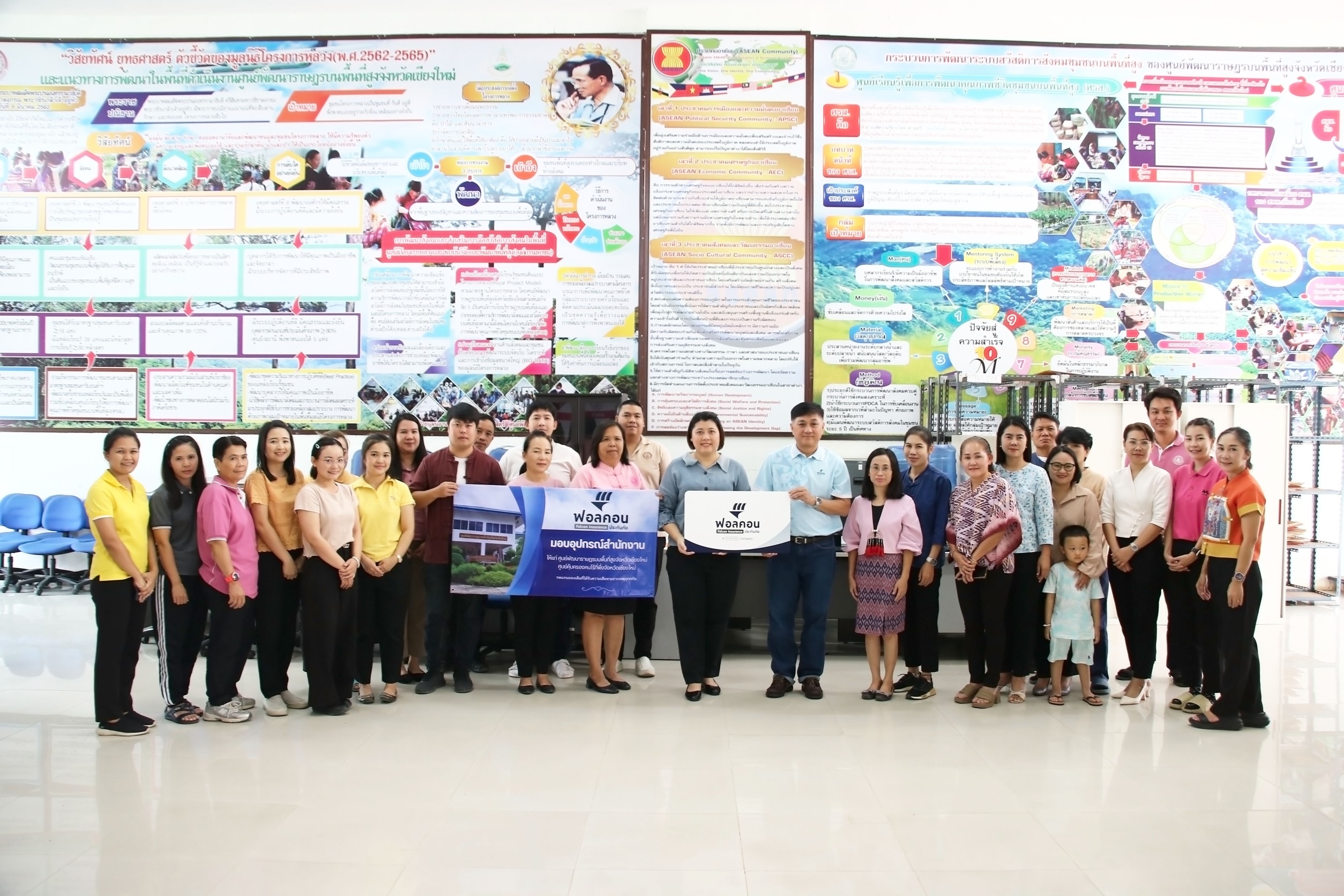ฟอลคอนประกันภัยมอบครุภัณฑ์และอุปกรณ์สำนักงาน ทดแทนอุปกรณ์เดิมที่ชำรุดจากน้ำท่วม