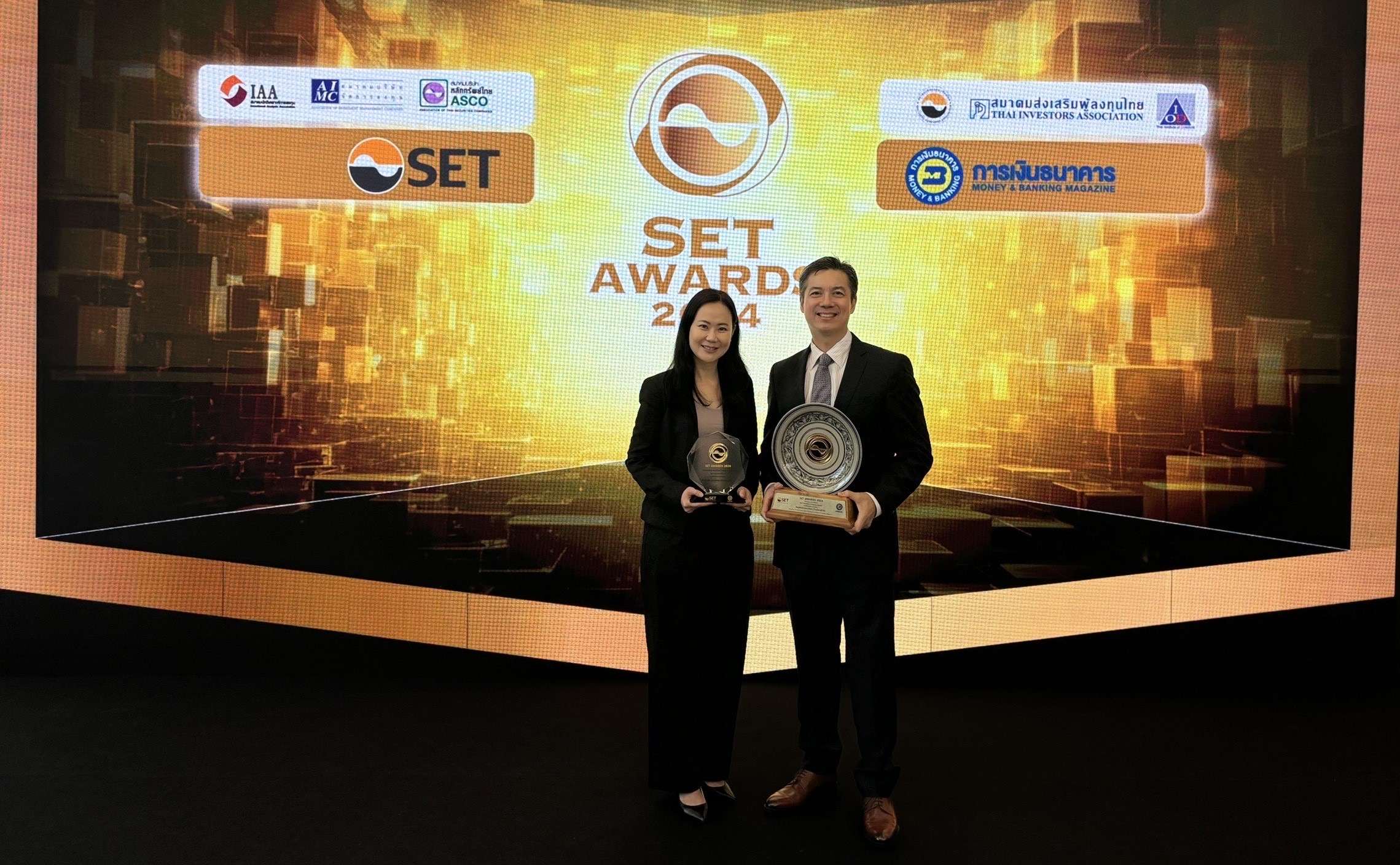 เมย์แบงก์ คว้า 2 รางวัล จากงาน SET Awards 2024
