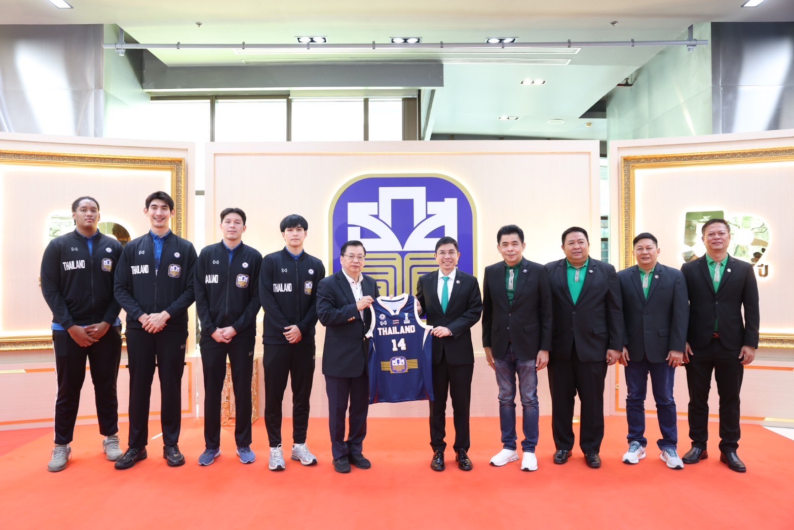 ธ.ก.ส. ร่วมยินดี สมาคมกีฬาบาสเกตบอลแห่งประเทศไทยหลังสร้างผลงานเด่นจนได้สิทธิ์เพลย์ออฟเข้าแข่งขัน FIBA Asia Cup 2025