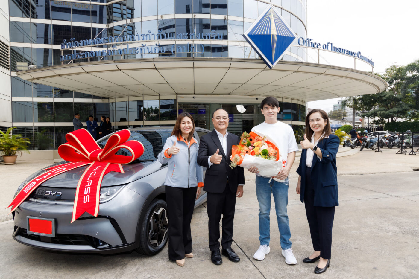 ธนชาตประกันภัย ร่วมยินดีกับลูกค้าได้รับโชคใหญ่จาก Insure Mall Thailand 2024