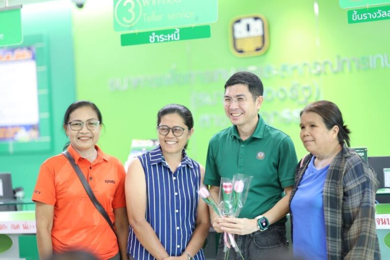ผู้จัดการ ธ.ก.ส. เยี่ยมชมงานกลุ่มวิสาหกิจชุมชนผ้าทอมือ บ้านหนองโกวิทย์ จ.สระแก้ว