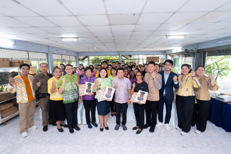 เริ่มแล้วจุดแรก พช. จัดงานสืบสานภูมิปัญญาท้องถิ่น ฟื้นจักสานผักตบชวา จังหวัดชัยนาทสู่การพัฒนาผลิตภัณฑ์อย่างยั่งยืน