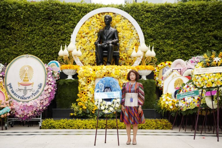 ธพว.ร่วมพิธีวางพวงมาลาถวายสักการะ พระบรมราชานุสาวรีย์ รัชกาลที่ 8 เนื่องในวันอานันทมหิดล