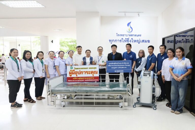 กรุงเทพประกันภัยมอบเตียงผู้ป่วยและอุปกรณ์ทางการแพทย์ รวมกว่า 1.8 ล้านบาท ให้แก่โรงพยาบาลสกลนคร เพื่อให้ประชาชนสามารถเข้าถึงการรักษาพยาบาลที่ได้มาตรฐาน