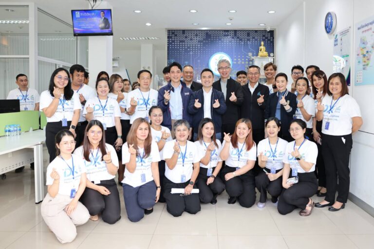 รมว.เอกนัฏ ลงพื้นที่ จ.สุราษฎร์ธานี ตรวจเยี่ยมและมอบนโยบาย SME D Bank เดินหน้า “พัฒนาคู่เติมทุน” หนุนเอสเอ็มอีพื้นที่ภาคใต้เติบโตยั่งยืน