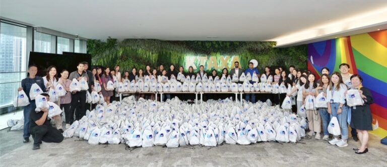 กรุงไทย-แอกซ่า ประกันชีวิต รวมพลังจิตอาสา ร่วมบรรจุถุงยังชีพ จำนวน 1,500ถุง เพื่อส่งมอบช่วยเหลือผู้ประสบภัยน้ำท่วมในภาคเหนือ และเหตุการณ์ชายแดนไทย-กัมพูชา