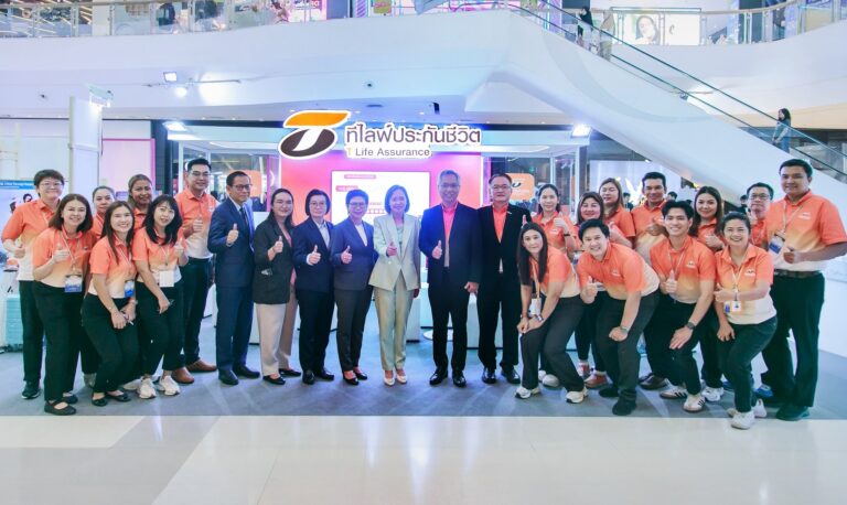 ที ไลฟ์ ประกันชีวิต  ให้การต้อนรับรองเลขาธิการ คปภ.เยี่ยมชมบูธในงานวันประกันชีวิตแห่งชาติ ครั้งที่ 24