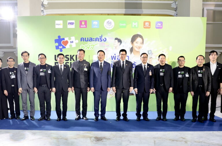 นายกรัฐมนตรี เยี่ยมชมบูธออมสิน เปิดหลักสูตรการเงินออนไลน์ Upskill-Reskill ให้ร้านค้าในโครงการคนละครึ่ง พลัส