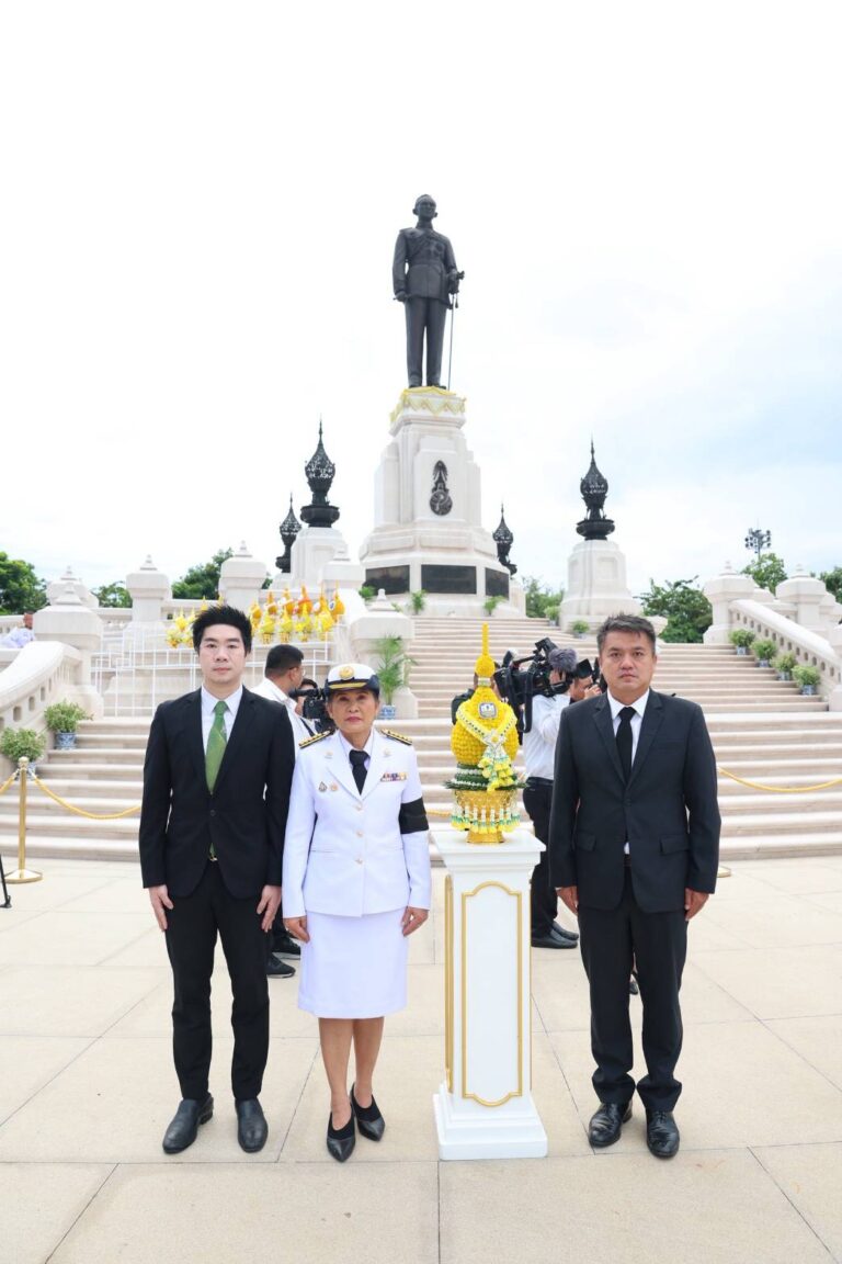 ธ.ก.ส. ร่วมพิธีวางพานพุ่มถวายบังคม เนื่องในวันคล้ายวันพระบรมราชสมภพ พระบาทสมเด็จพระบรมชนกาธิเบศร มหาภูมิพลอดุลยเดชมหาราช บรมนาถบพิตร