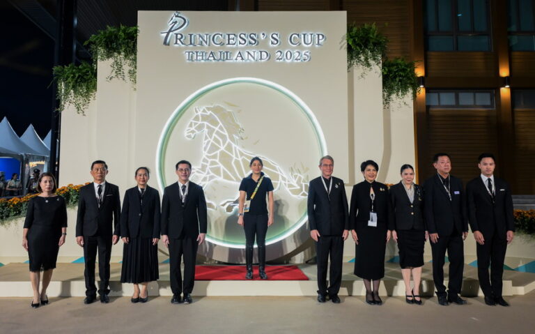สมเด็จพระเจ้าลูกเธอ เจ้าฟ้าสิริวัณณวรี นารีรัตนราชกัญญา พระราชทานโล่ที่ระลึกให้แก่ไทยเบฟ ในฐานะผู้สนับสนุนการแข่งขันกีฬาขี่ม้า Princess’s Cup Thailand 2025