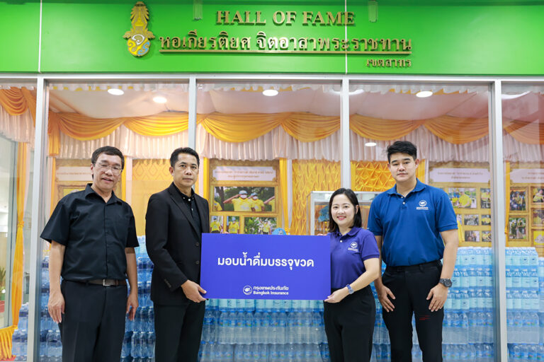 กรุงเทพประกันภัยมอบน้ำดื่มให้แก่สำนักงานเขตสาทรเพื่อให้บริการประชาชนที่ใช้สิทธิเลือกตั้ง