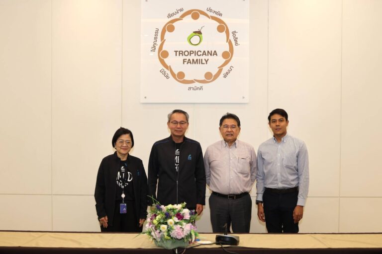 SME D Bank เยี่ยมชื่นชมกิจการลูกค้า ‘TROPICANA’ ต้นแบบความสำเร็จยกระดับสินค้าเกษตรจับตลาดสุขภาพ  พร้อมตรวจเยี่ยมสาขานครปฐม 