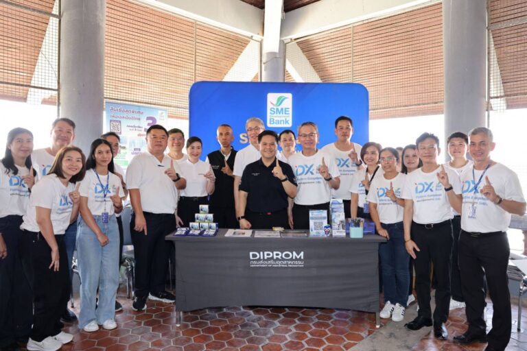 รมว.วราวุธ เยี่ยมบูธ SME D Bank ให้บริการ “พัฒนาคู่เติมทุน” เสริมแกร่งเอสเอ็มอีไทย ในงาน “DIPROM PLUS @ DC8 เปิดบ้านสุพรรณ ปั้นอุตสาหกรรมคู่ชุมชน”