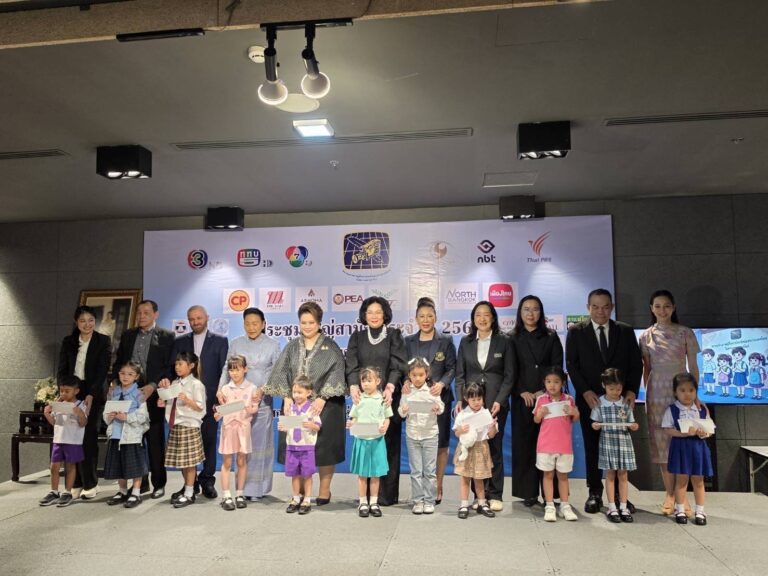 ธ.ก.ส. ร่วมมอบของที่ระลึกในพิธีมอบทุนการศึกษาบุตร-ธิดา สมาชิกสมาคมช่างภาพผู้สื่อข่าวโทรทัศน์แห่งประเทศไทยในพระบรมราชูปถัมภ์ ประจำปี 2569