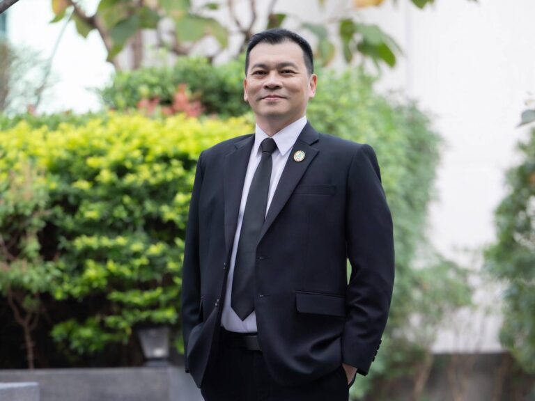ปธ.เดชา มอบนโยบาย SME D Bank เดินหน้าบทบาทธนาคารเพื่อการพัฒนาสู่ความยั่งยืน จัดใหญ่มหกรรม ‘SME D Green Productivity’ 5 มิ.ย. นี้ ช่วยเอสเอ็มอีลดต้นทุนพลังงาน เปลี่ยนผ่านสู่ธุรกิจสีเขียว เข้าถึงสินเชื่อดอกเบี้ยต่ำ