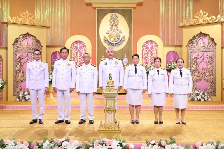 การเคหะแห่งชาตินำคณะผู้บริหารบันทึกเทปโทรทัศน์ถวายพระพรชัยมงคล พระบาทสมเด็จพระเจ้าอยู่หัว และสมเด็จพระนางเจ้าฯ พระบรมราชินี ณ สถานีโทรทัศน์ช่อง 9 MCOT HD