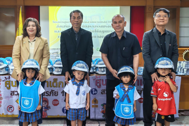 วิริยะประกันภัย ปลูกฝังวินัยจราจรเด็กไทย มอบหมวกนิรภัยวัยใส จ.นครศรีธรรมราช